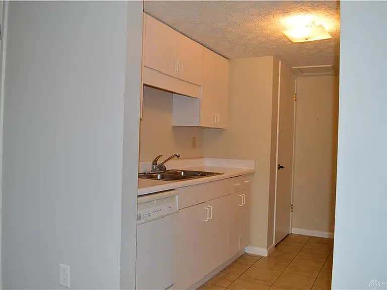 1215 Robbins Run Ct — Photo 7
