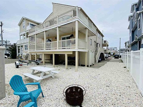 2nd image of 30 52nd St #B