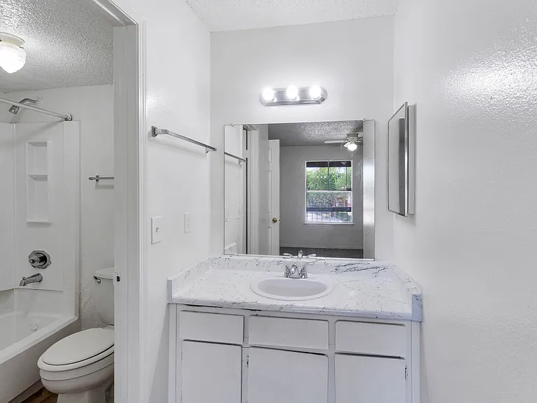 Villa Nueva Apartments — Photo 25