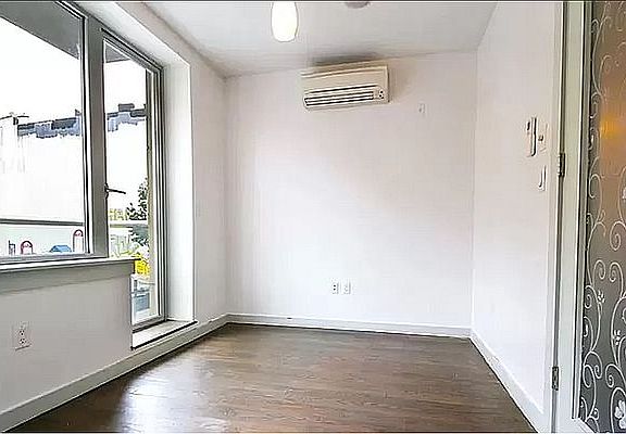 4th image of 274 Jefferson Ave #3B