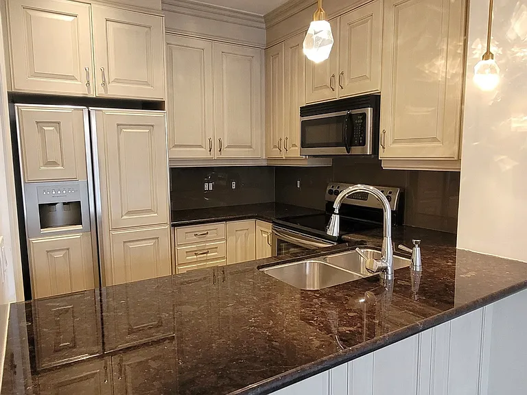 21 Burkebrook Pl #338 — Photo 9