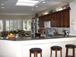 Spacious Kitchen w/ Breakfast Counter
