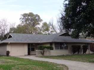 5305 W Groves Cir, Groves, TX 77619