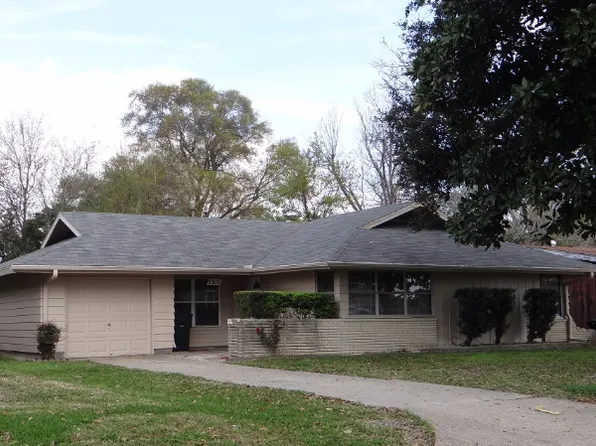 5305 W Groves Cir, Groves, TX 77619