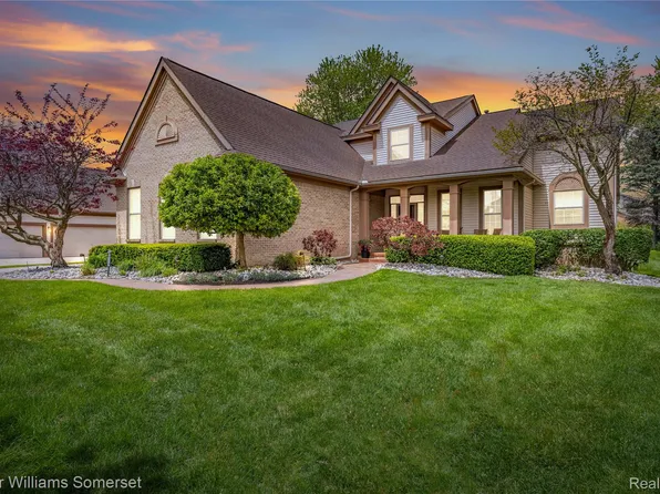 8354 Hummingbird Dr, Commerce Township, MI 48382