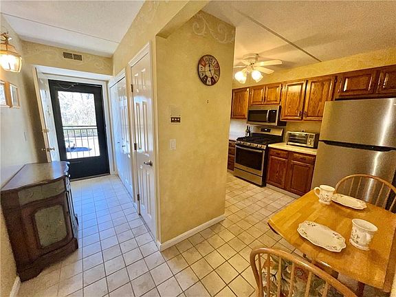 4th image of 650 E Greenwich Ave APT 3-206