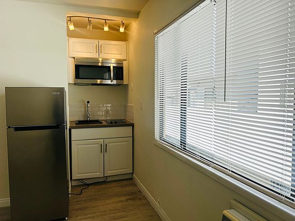 4th image of 2613 S Sepulveda Blvd APT 7