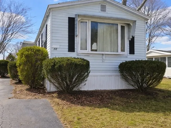 38 Acorn Dr, Taunton, MA 02780