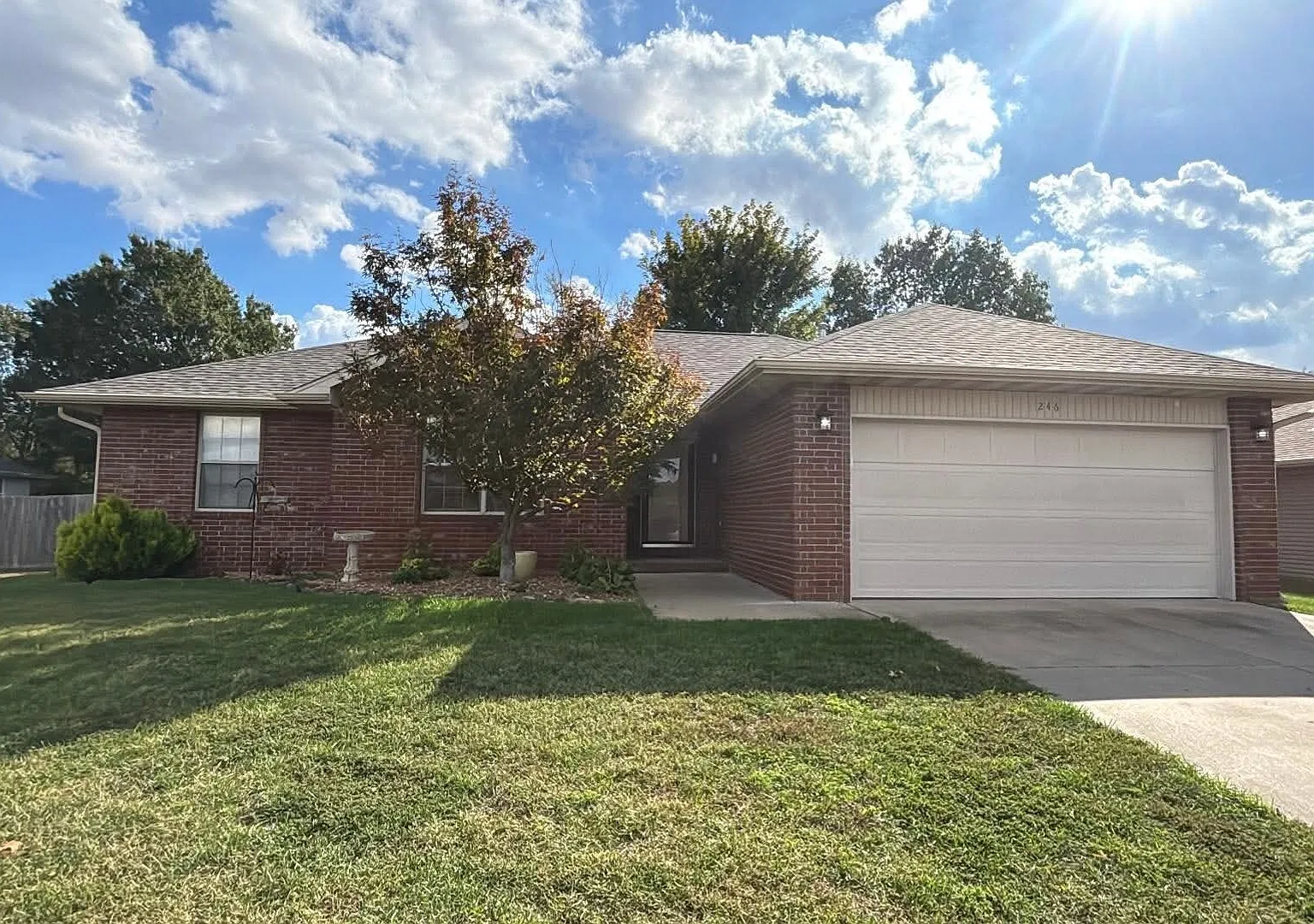 Cute 3 Bedroom 2 Bathroom 2 Car Garage Home available NOW!! — Photo 1