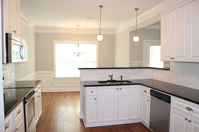 831 Erika Ln — Photo 13
