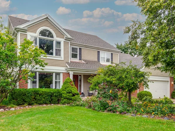 2861 Whispering Oaks Dr, Buffalo Grove, IL 60089