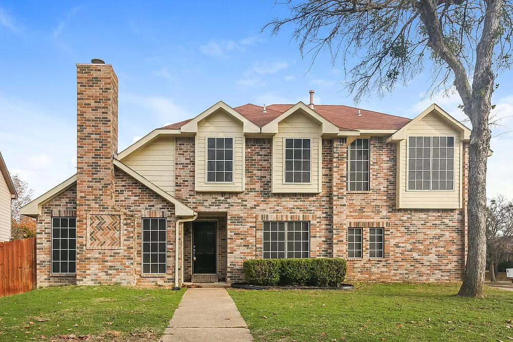 4 bed, 2.5 bath, 2078 sqft, $2,425 — Photo 1