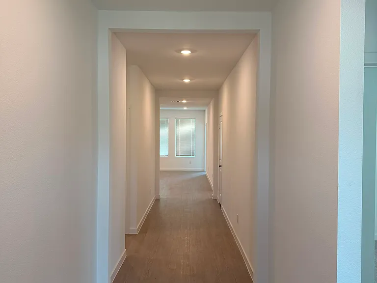 2504 Clyde Rd — Photo 3