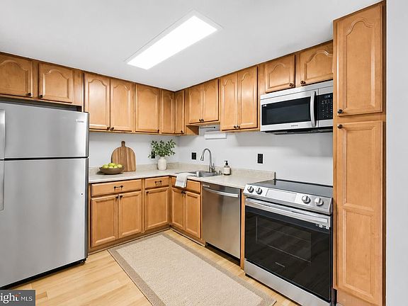 4th image of 6300 Stevenson Ave APT 1015
