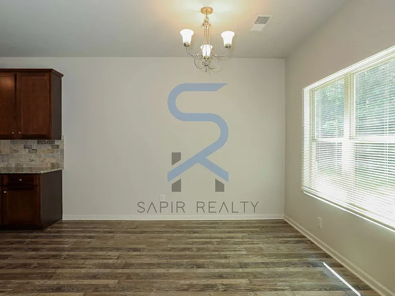 1545 Iris Walk — Photo 4