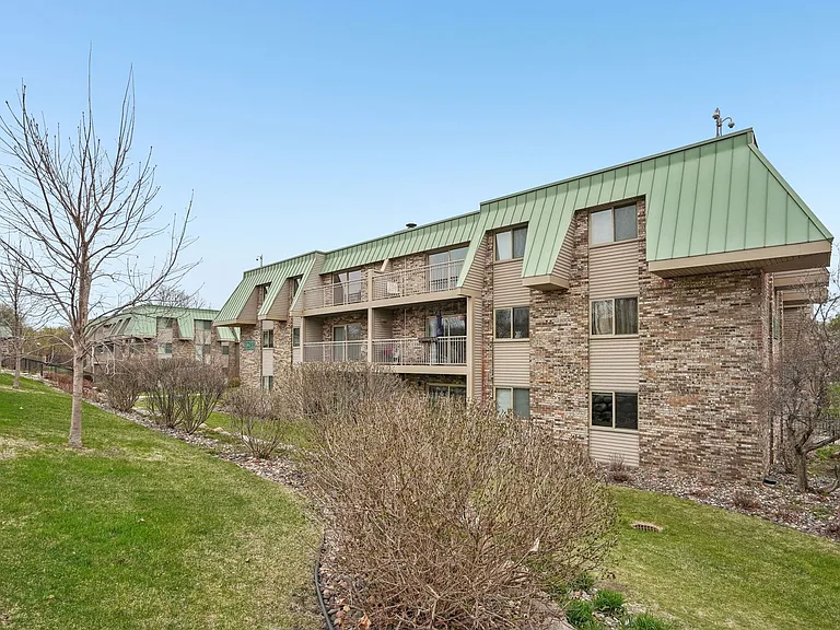Larpenteur Estates Apartments — Photo 66