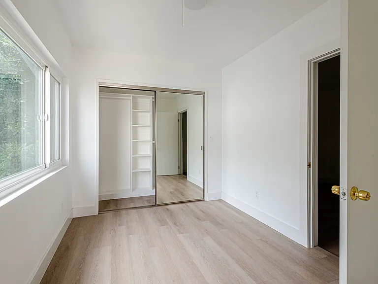 1040 N Crescent Heights Blvd — Photo 24
