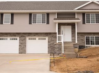 6069 Amber Ridge Dr, Asbury, IA 52002