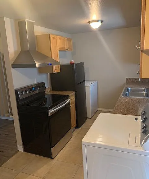 1725 Anderson St — Photo 6