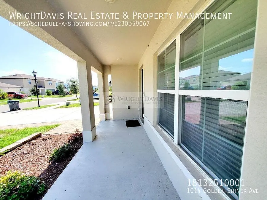 Spacious 5/3 2-Story Home — Photo 2