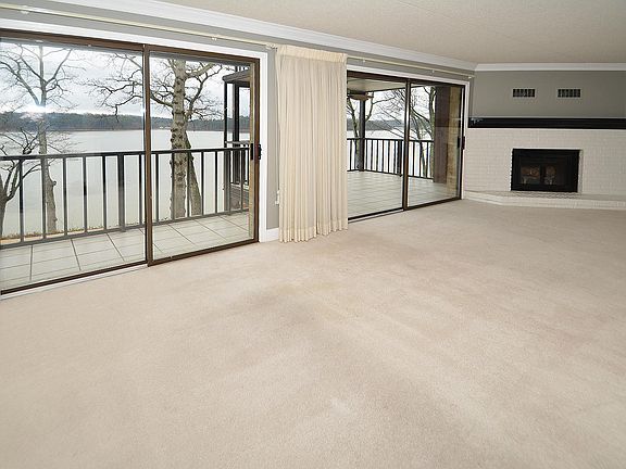 2nd image of 4332 Lakeshore Ln Unit 204