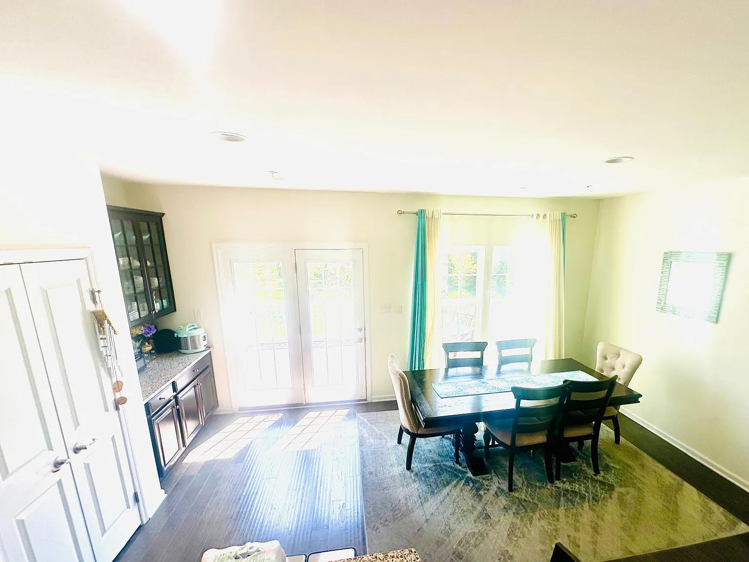 3 bed, 2.5 bath, 2260 sqft, $2,949 — Photo 3