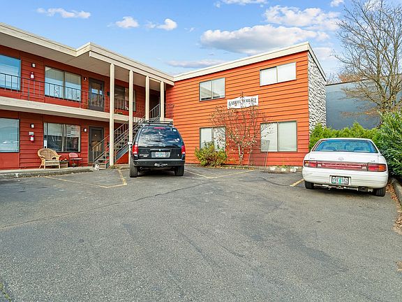 2nd image of 4121 SE 28th Ave Unit 4127