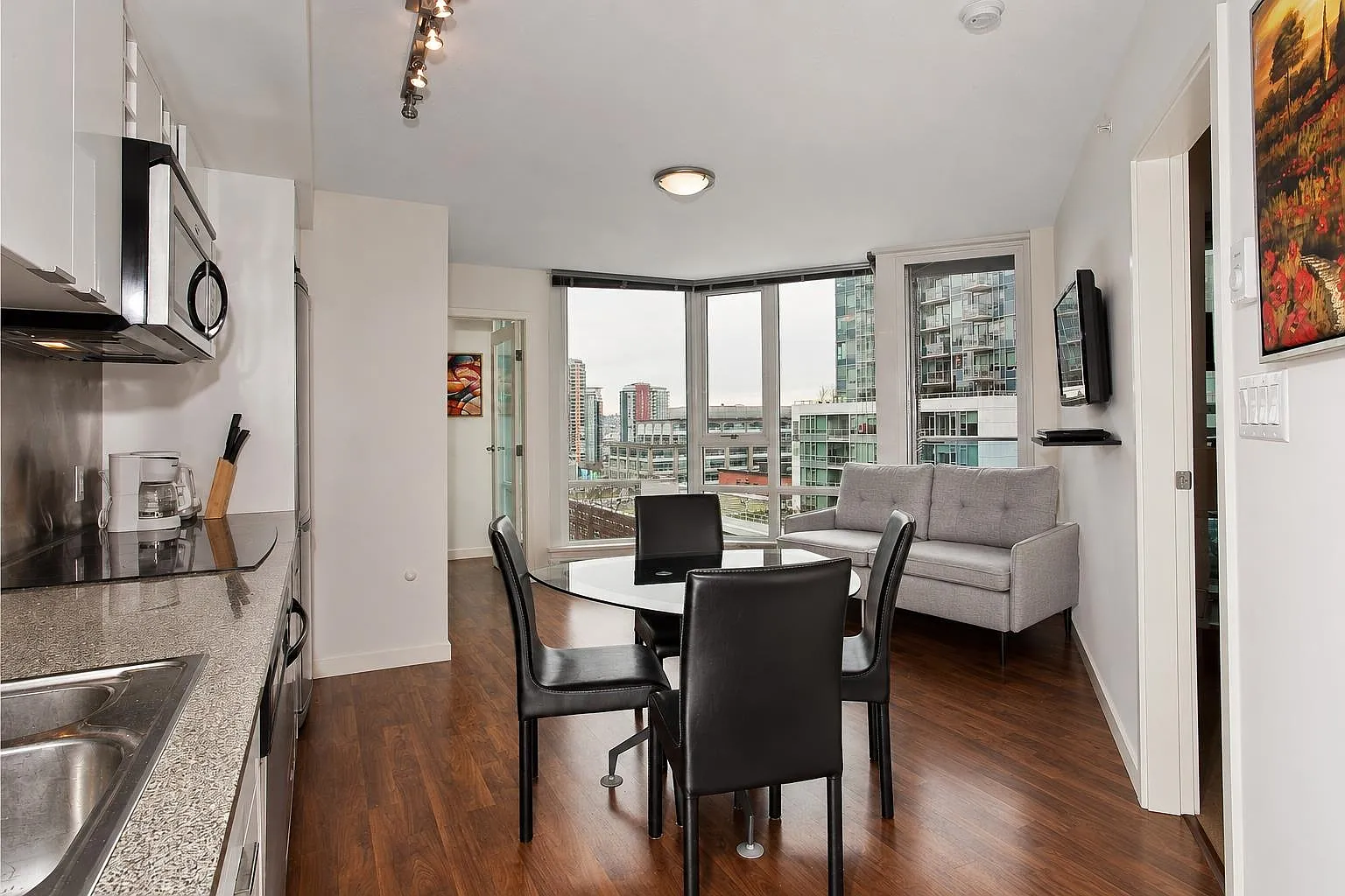 2 bed, 576 sqft, $3,490 — Photo 1
