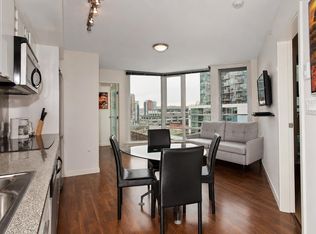 788 Hamilton St #902, Vancouver, BC V6B 0E9