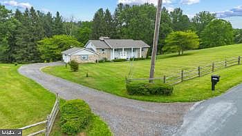 3rd image of 2212 Corbett Rd