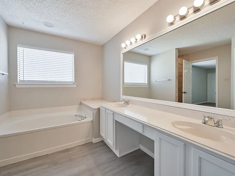 1521 Stratford Dr — Photo 21
