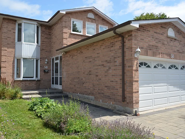 50 Adrian Cres — Photo 2