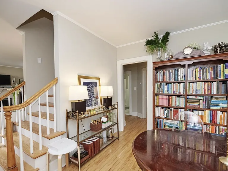 1209 Stafford Ave — Photo 9