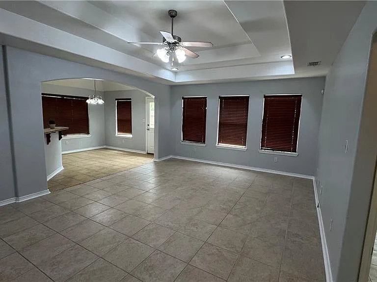 3405 Santa Monica — Photo 10