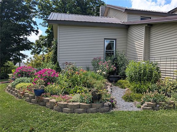 2nd image of 2560 Burns Rd