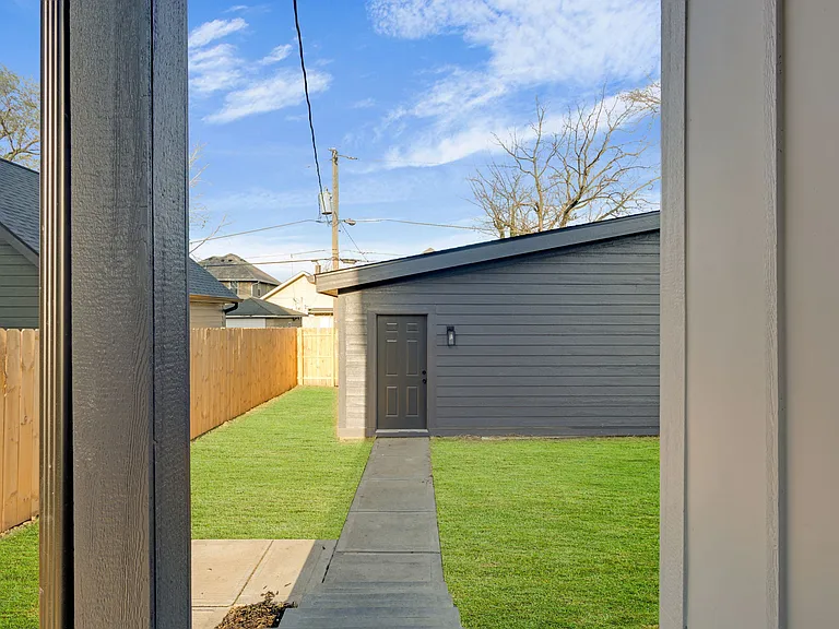 1025 Churchman Ave — Photo 63