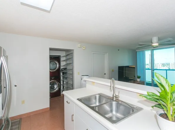 3009 Ala Makahala Pl APT 1709, Honolulu, HI 96818