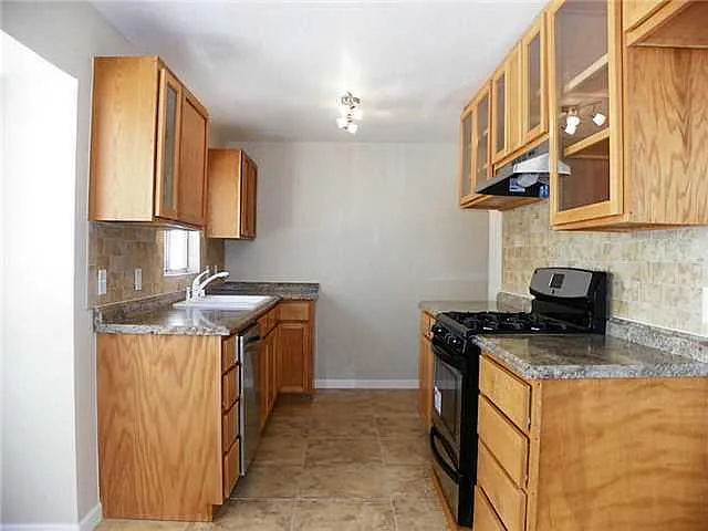 333 Lomont Dr — Photo 7