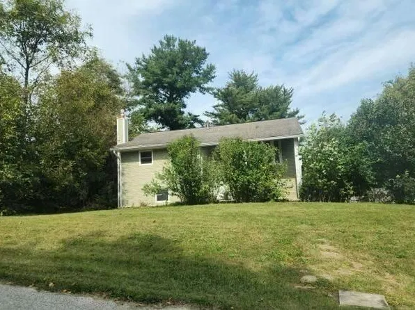 3900 W Walnut Leaf Dr, Bloomington, IN 47403