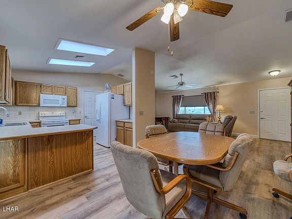 4th image of 1096 Thunderbolt Ave