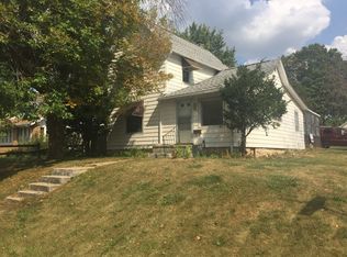 1222 Chestnut Ave, Dixon, IL 61021