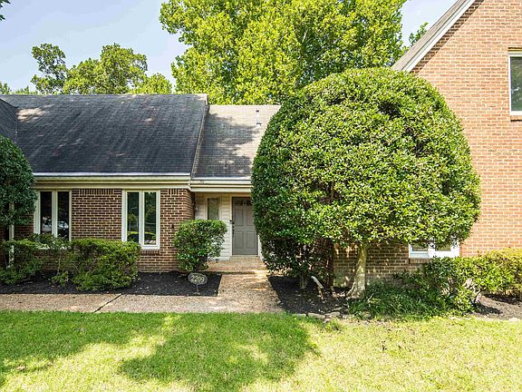 3rd image of 2209 Thornwood Ln