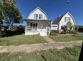 14 E Logan St, Harrisburg, IL 62946