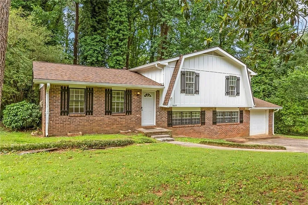 4 bed, 2.5 bath, 1852 sqft, $2,300 — Photo 2