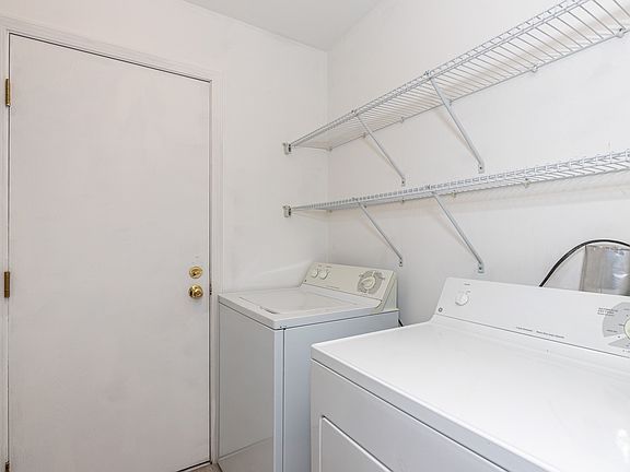 4th image of 274 W Court Of Shorewood APT 3A