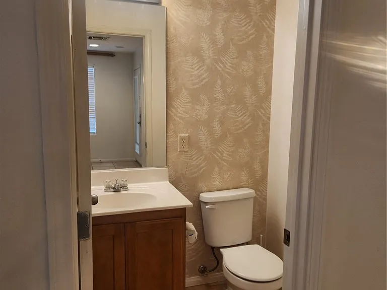 6485 Abbotsford House Ct — Photo 9