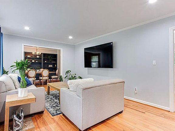 2nd image of 1090 Oakdale Dr SE