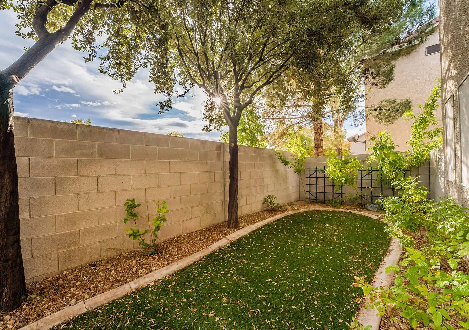 Charming Silverado Ranch Home with Spacious Loft in Gated Community! — Photo 4