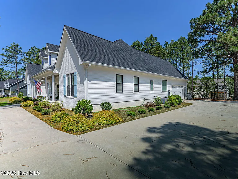 237 Carriage Park Dr — Photo 3