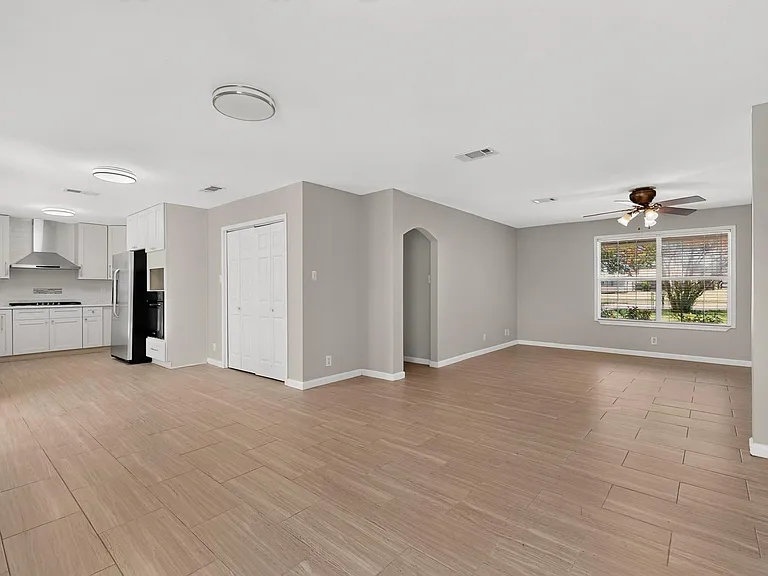 2307 Galway St — Photo 9